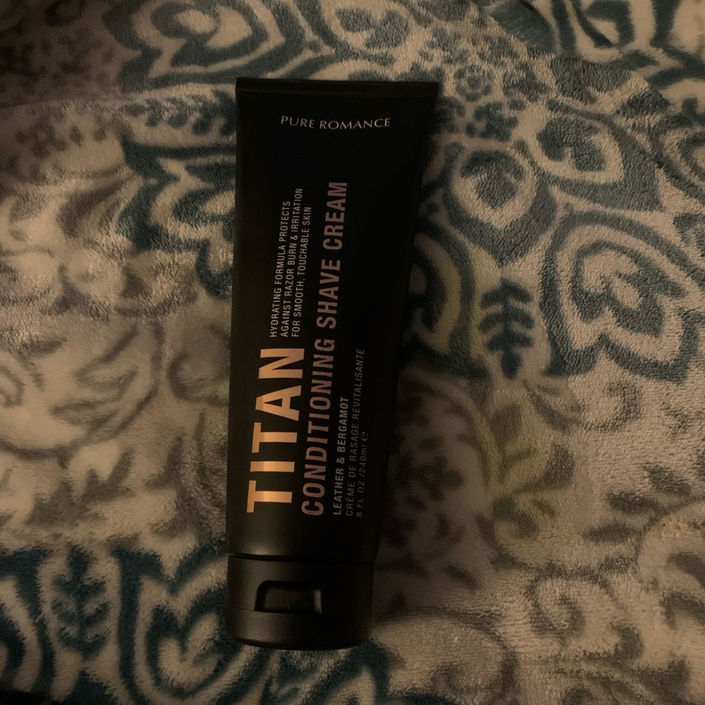 Shave Cream: Men’s :scent Leather and Bergamont